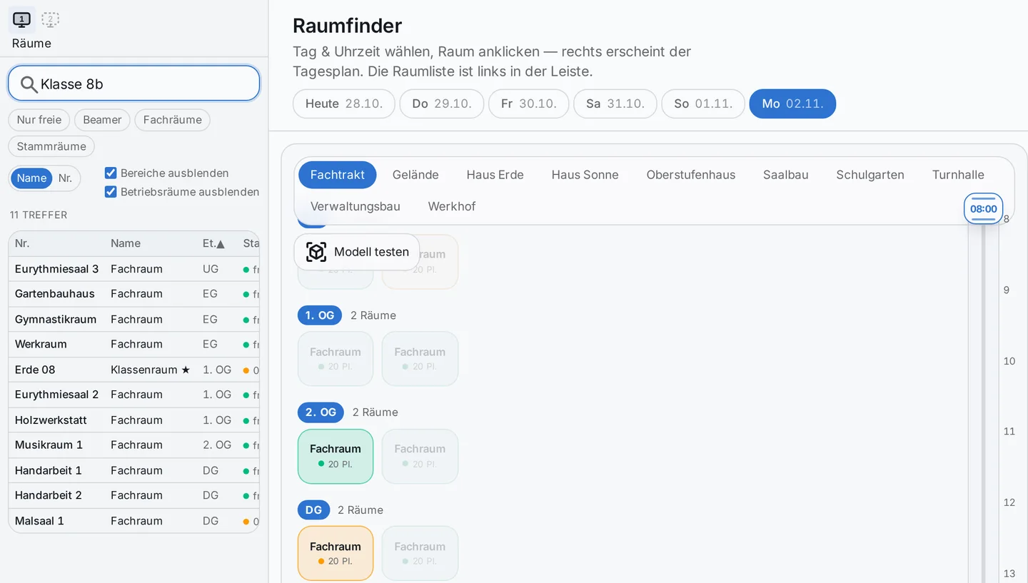 Raumfinder mit der Suche nach Klasse 8b: links die Trefferliste mit Räumen und Etagen, im Plan sind die Räume hervorgehoben, in denen die Klasse Unterricht hat